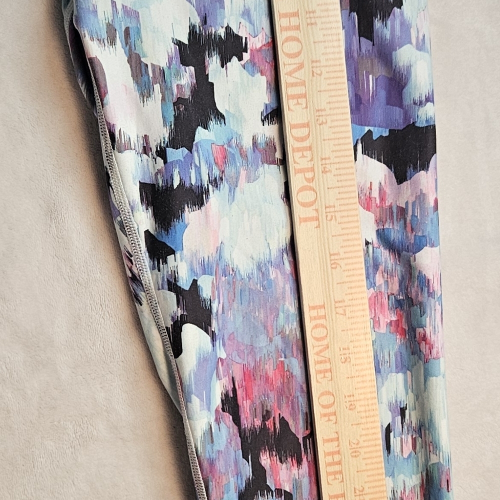 Women's Multicolor Patterned Shorts - Picture 3 of 8